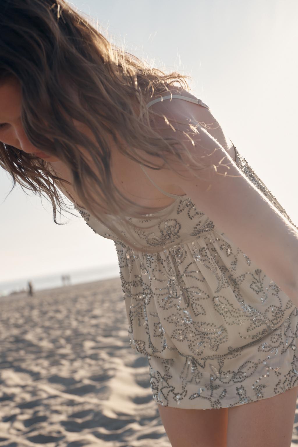 МИНИ-ПЛАТЬЕ С БИСЕРОМ