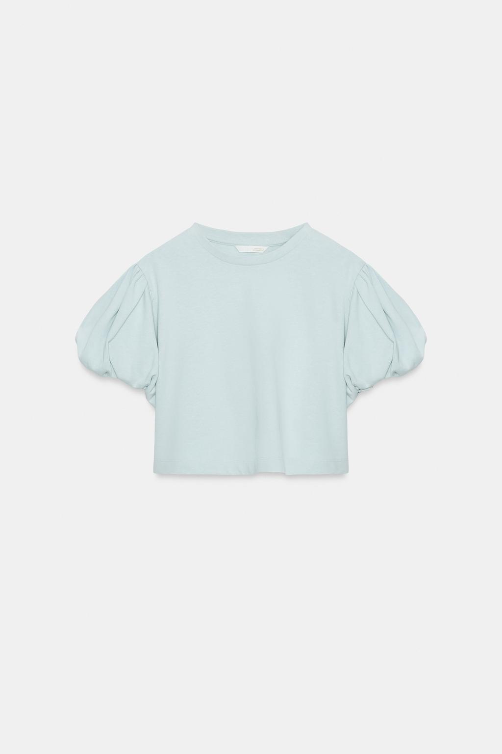 УКОРОЧЕННАЯ ФУТБОЛКА С ОБЪЕМНЫМИ РУКАВАМИ