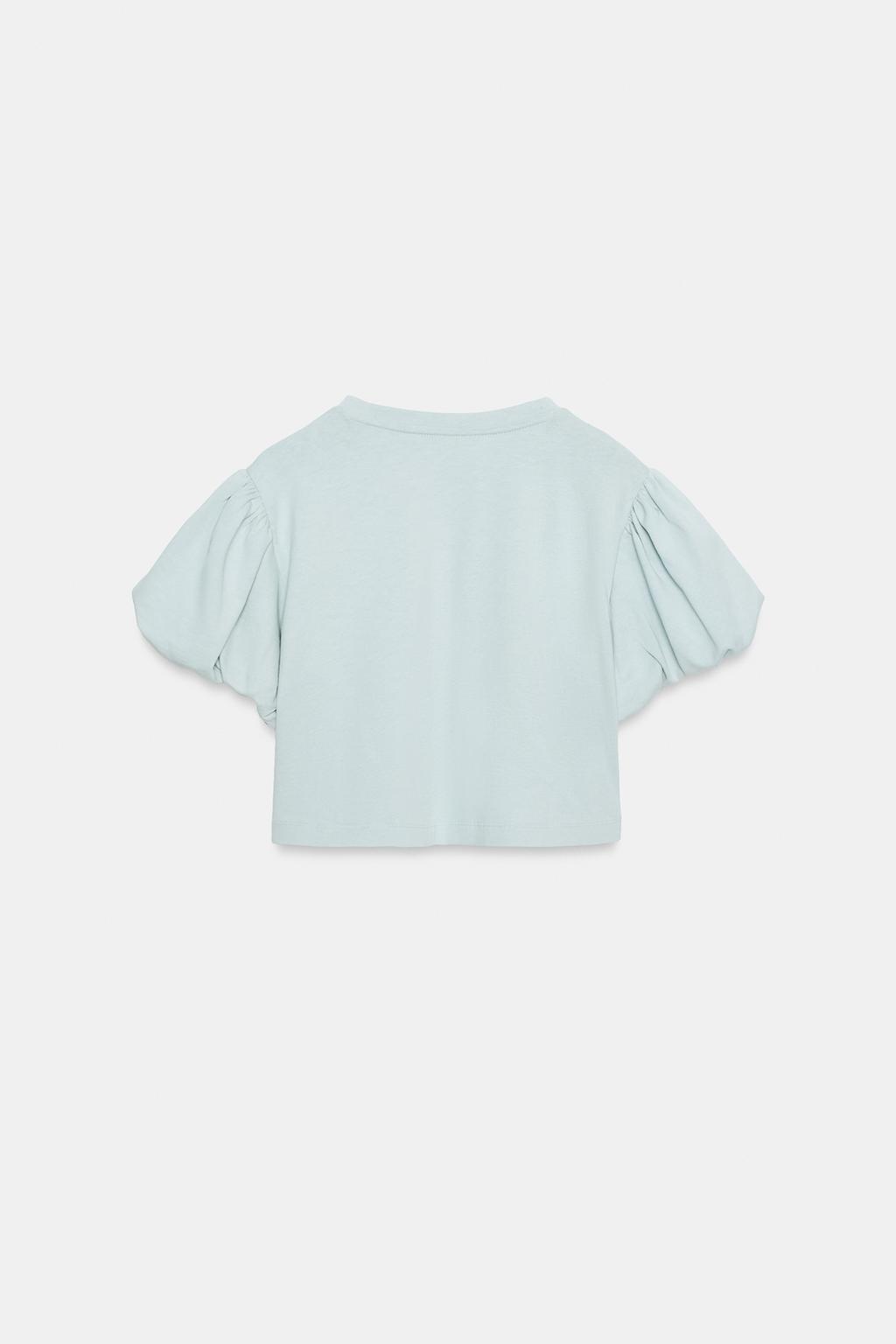 УКОРОЧЕННАЯ ФУТБОЛКА С ОБЪЕМНЫМИ РУКАВАМИ