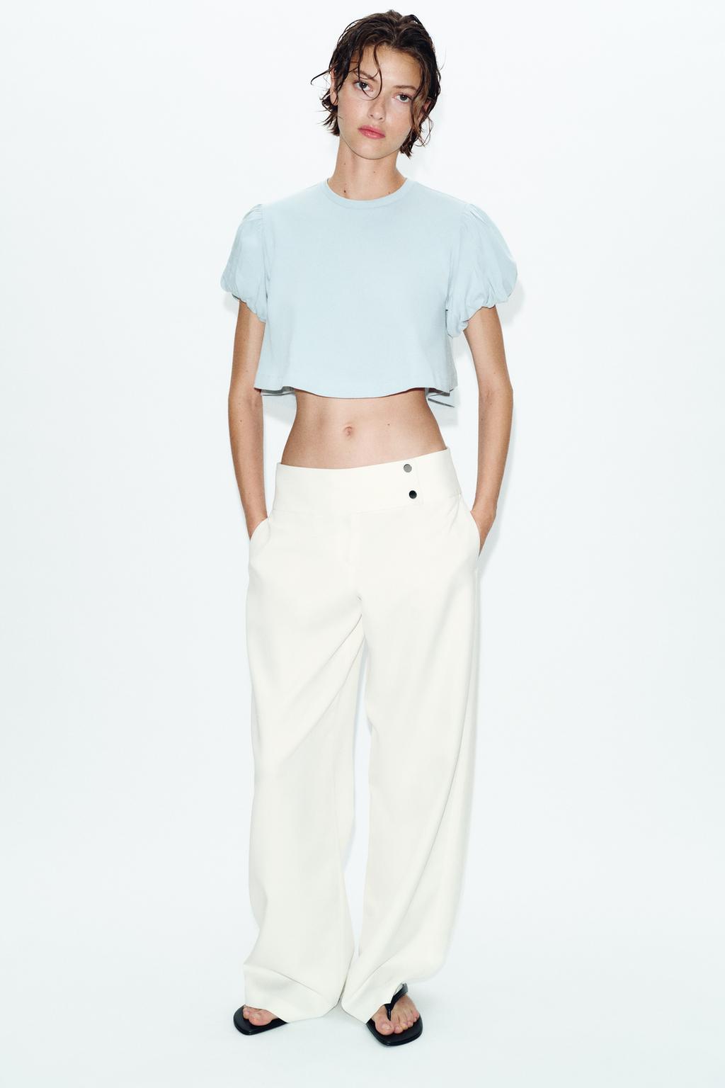 УКОРОЧЕННАЯ ФУТБОЛКА С ОБЪЕМНЫМИ РУКАВАМИ