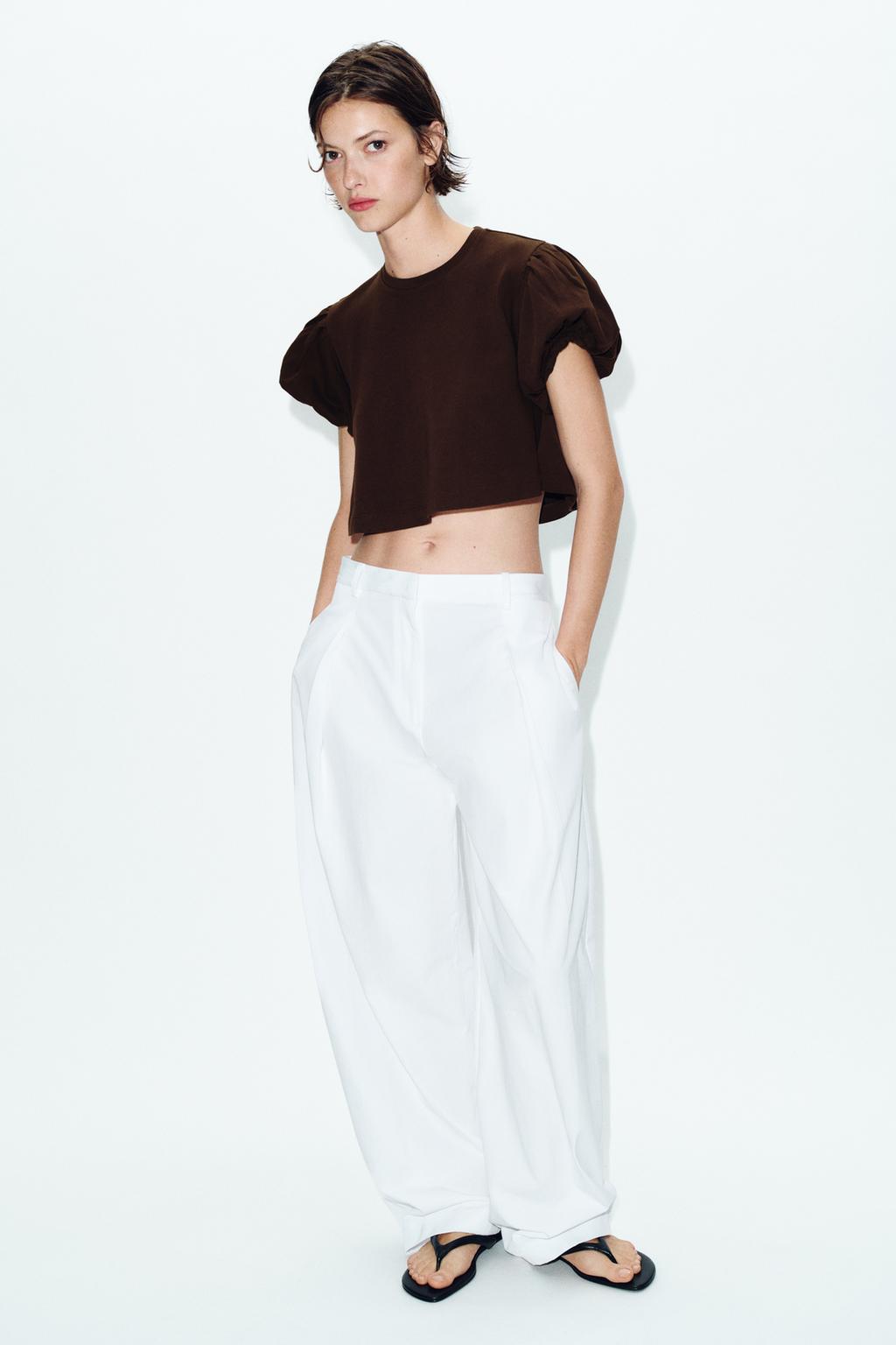 УКОРОЧЕННАЯ ФУТБОЛКА С ОБЪЕМНЫМИ РУКАВАМИ