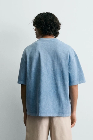 Футболка Relaxed Fit из фламе с эффектом потертости