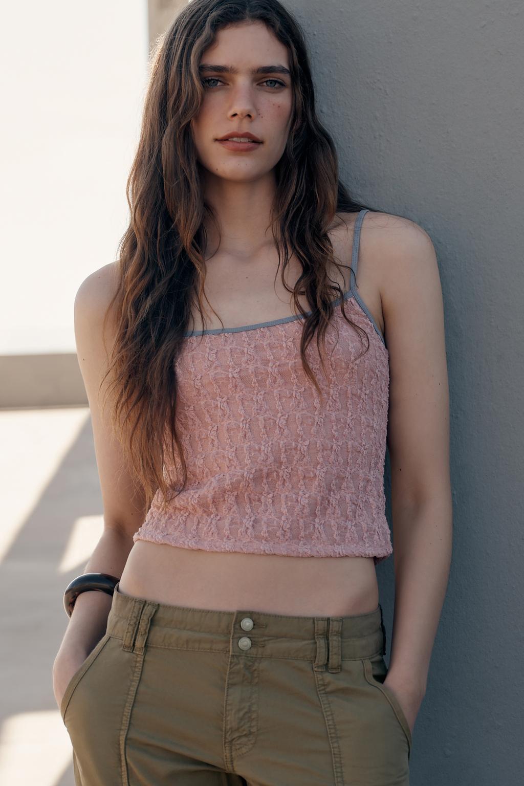 ТОП НА БРЕТЕЛЯХ С КРУЖЕВОМ