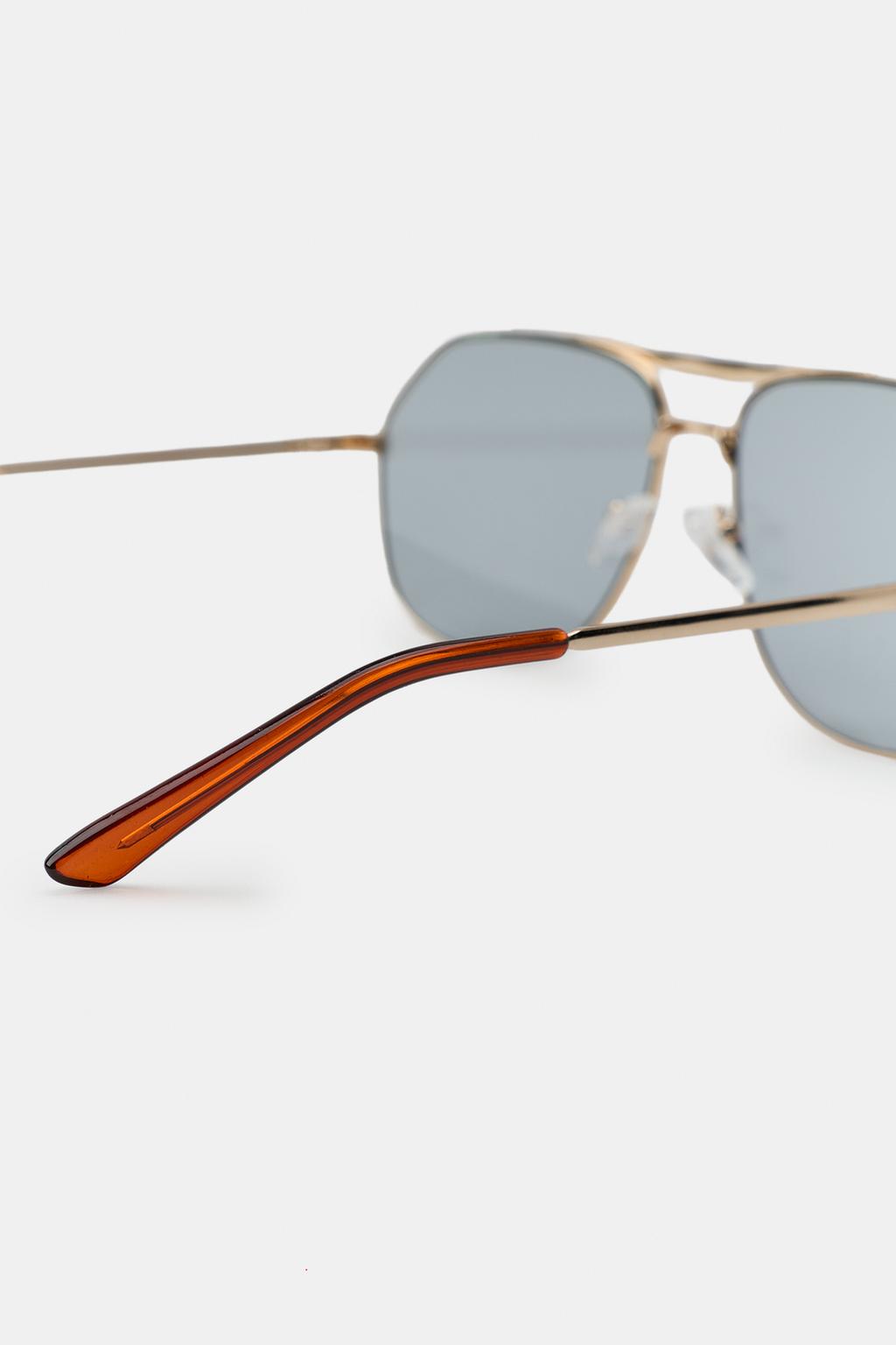 МЕТАЛЛИЧЕСКИЕ СОЛНЦЕЗАЩИТНЫЕ ОЧКИ-АВИАТОРЫ