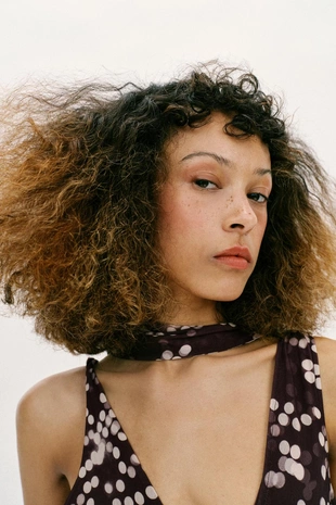 Длинное платье из полупрозрачной ткани в горошек- Заказать в России