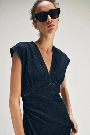 Платье миди с кружевной отделкой- Заказать в России