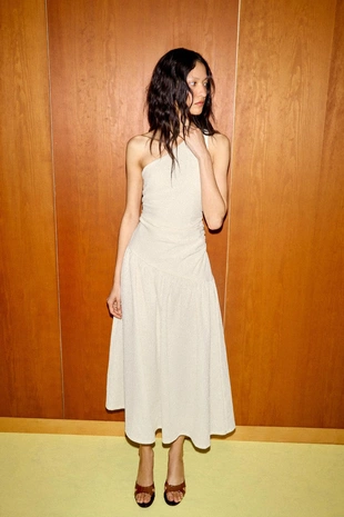 Платье асимметричного кроя с текстурой- Заказать в России