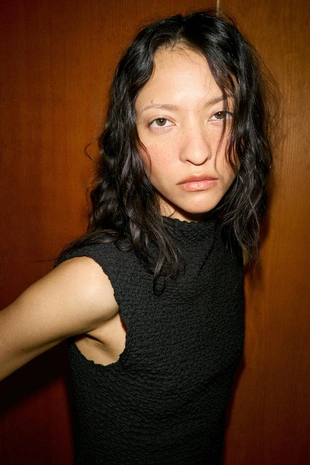 Топ с воротником-стойкой из рельефной ткани