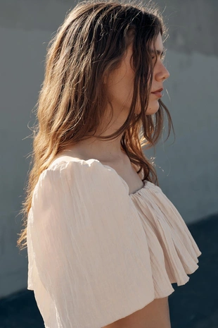 Кроп-топ с эффектом жатки- Заказать в России