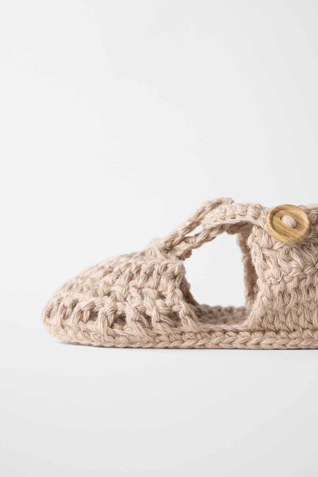 Теплые вязаные ботинки