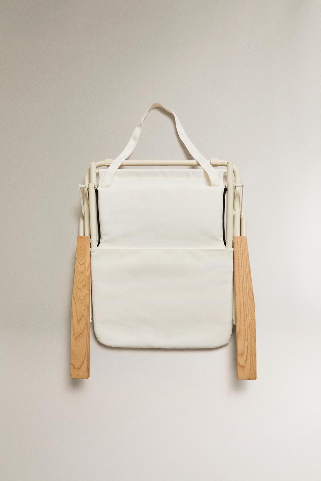 Складное пляжное кресло с деревянными подлокотниками