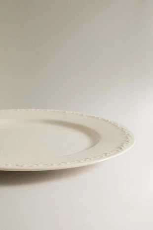 Фарфоровый обеденный тарелка с рельефным краем- Заказать в России
