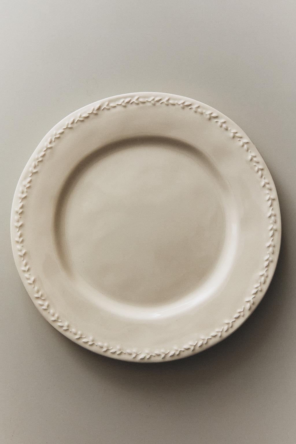 Фарфоровый обеденный тарелка с рельефным краем