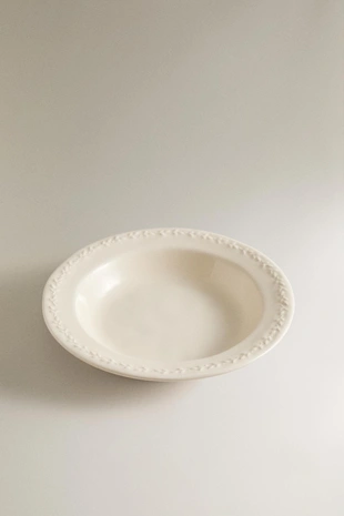 Фарфоровая суповая тарелка с узором на краю- Заказать в России