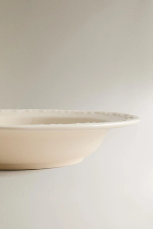 Фарфоровая суповая тарелка с узором на краю- Заказать в России