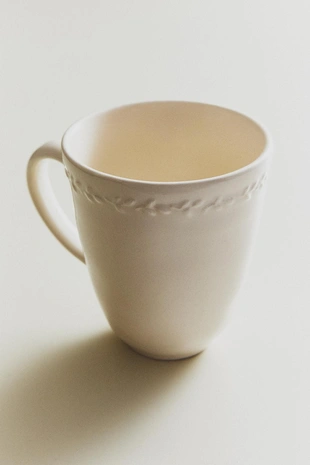 Фаянсовая кружка с узором по краю- Заказать в России