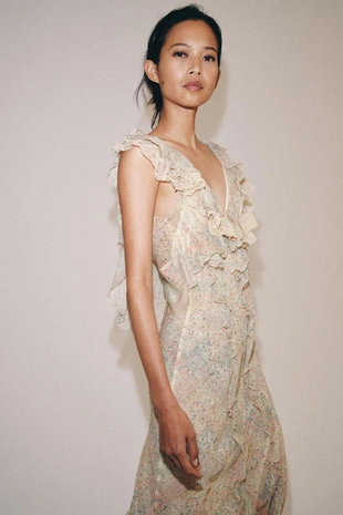 Платье из ткани с цветочным принтом и воланами- Заказать в России