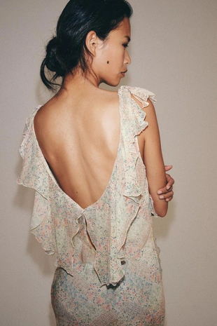 Платье из ткани с цветочным принтом и воланами- Заказать в России