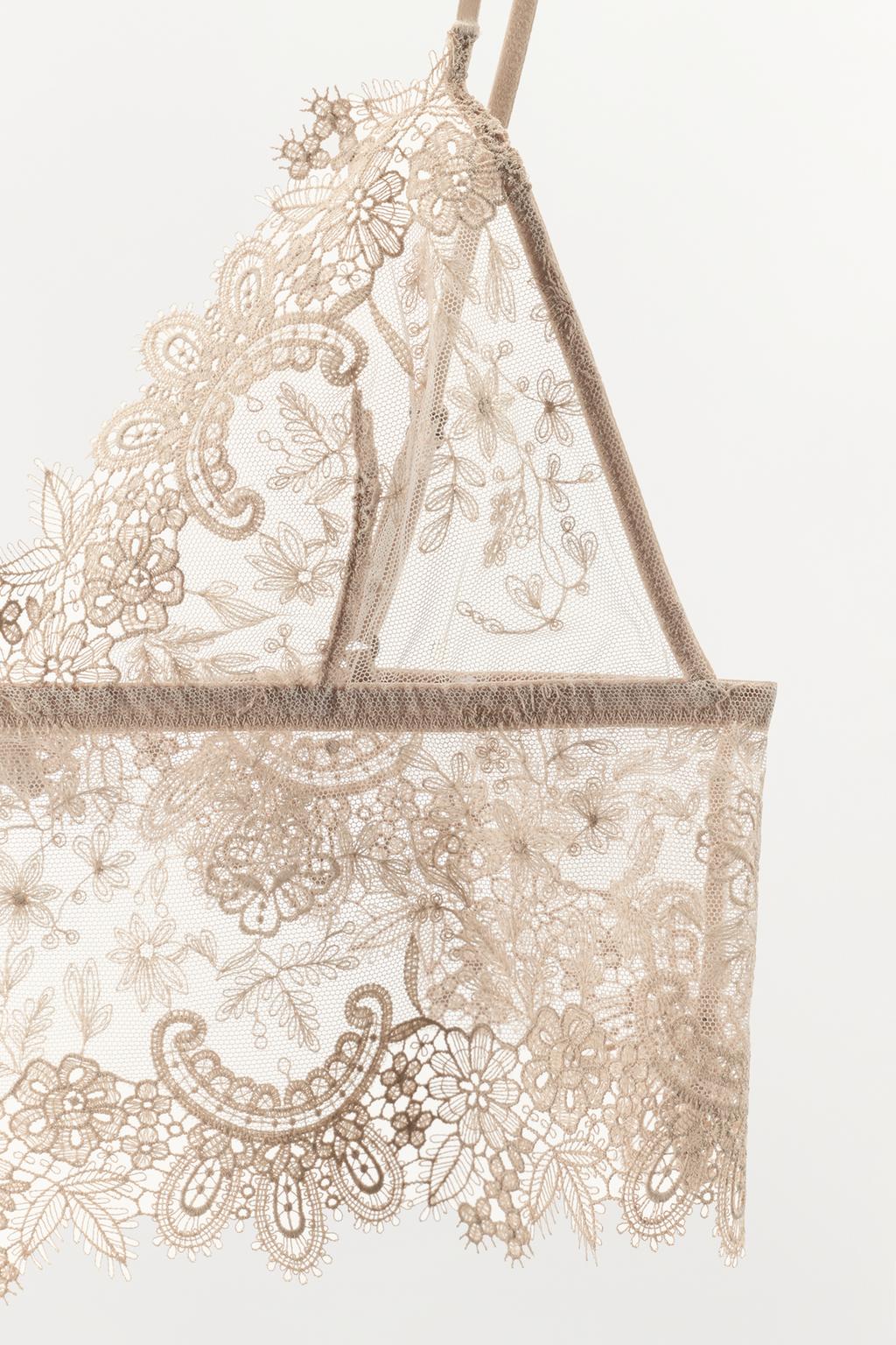 КРУЖЕВНОЙ БРАЛЕТТ С ТРЕУГОЛЬНЫМИ ЧАШКАМИ