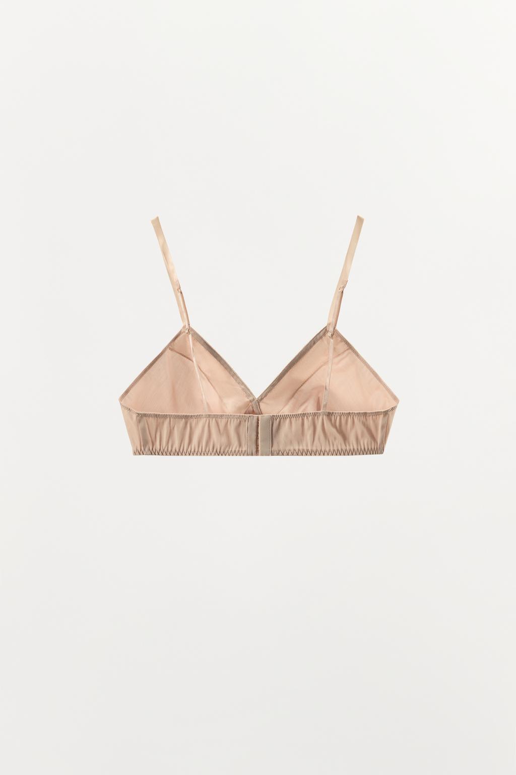 АТЛАСНЫЙ БРАЛЕТТ С ТРЕУГОЛЬНЫМИ ЧАШКАМИ И КРУЖЕВОМ