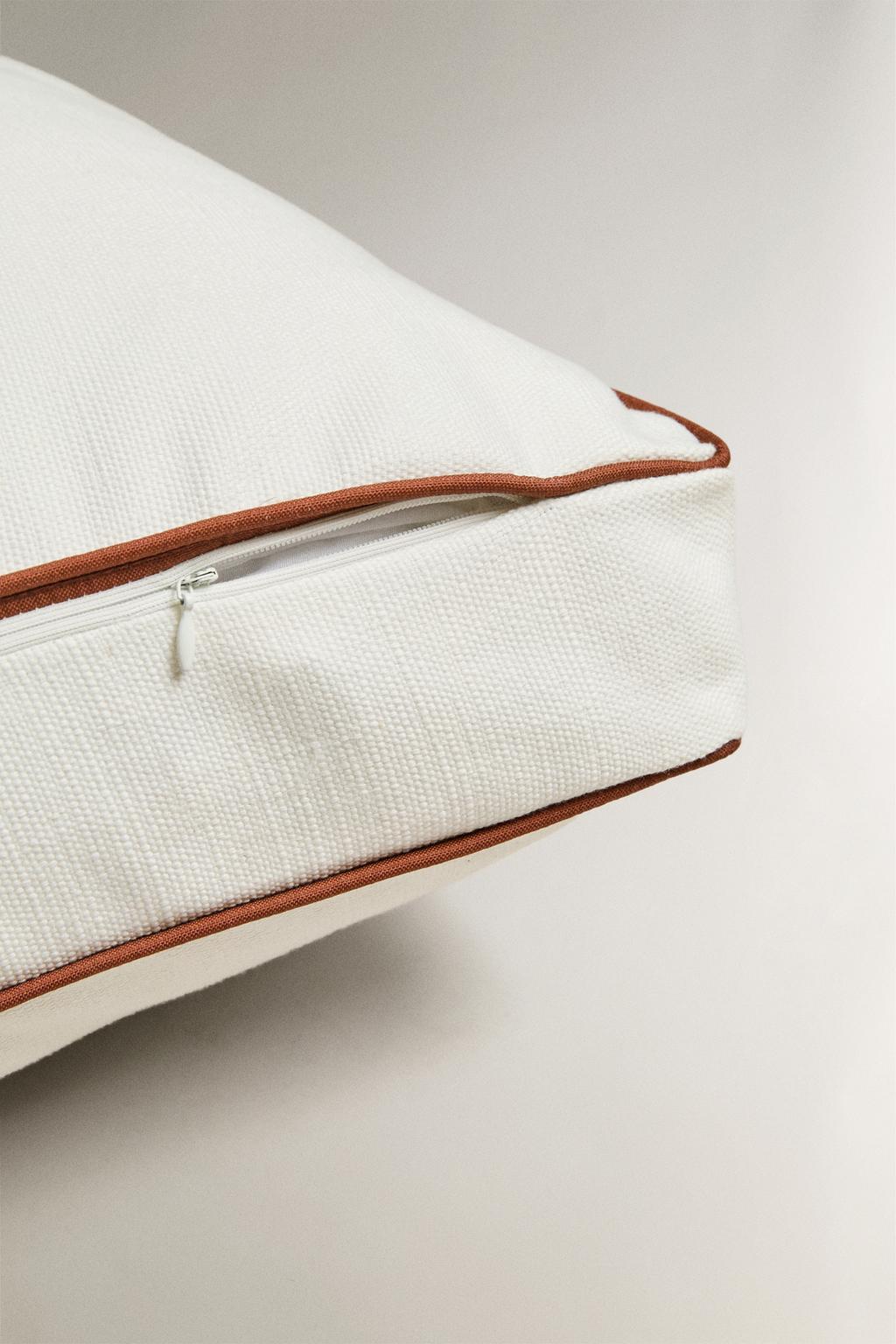 Декоративная подушка для спинки с кантом