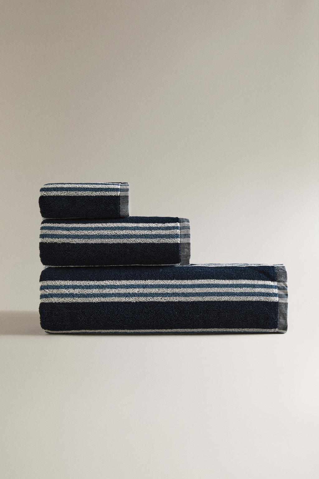 Полотенце для ванны с неровными полосами