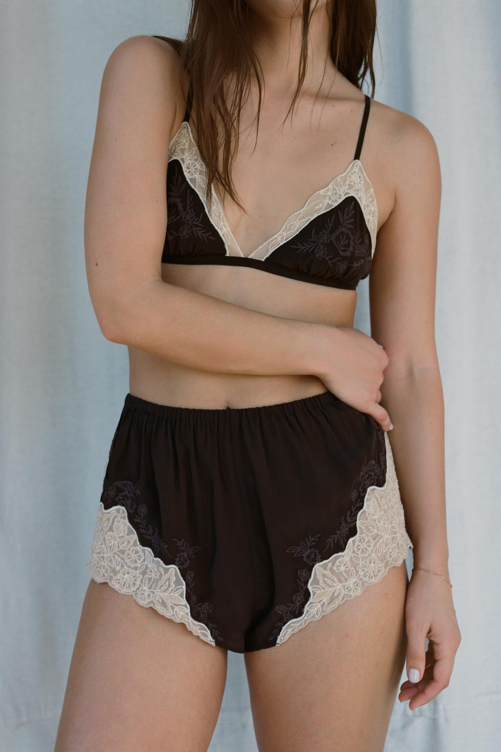 ШОРТЫ ИЗ 100% ВИСКОЗЫ С КРУЖЕВОМ И БУСИНАМИ