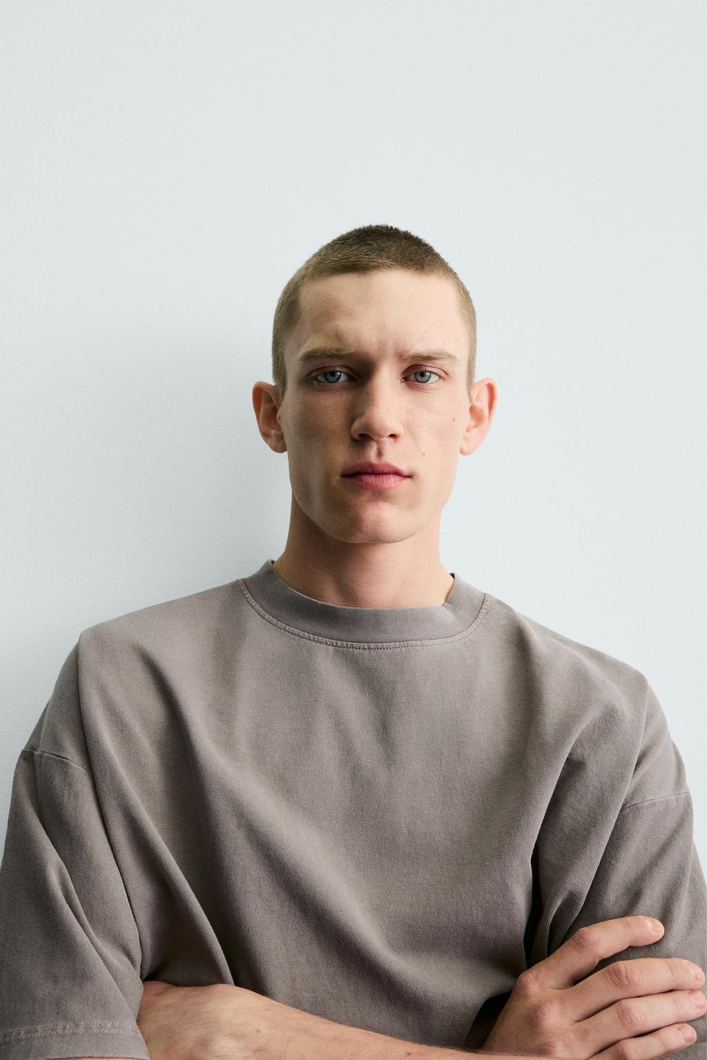 БАЗОВАЯ ФУТБОЛКА С ЭФФЕКТОМ ПОТЕРТОСТИ