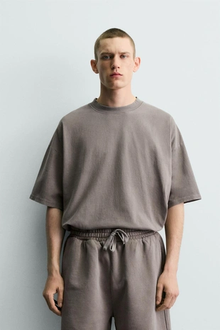 Базовая футболка с эффектом потертости