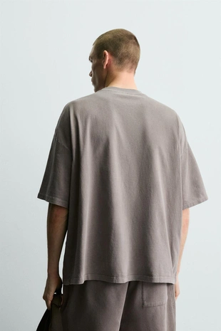 Базовая футболка с эффектом потертости