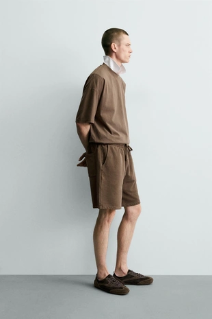 Базовая футболка с эффектом потертости