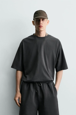 Базовая футболка с эффектом потертости