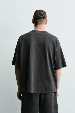 Базовая футболка с эффектом потертости