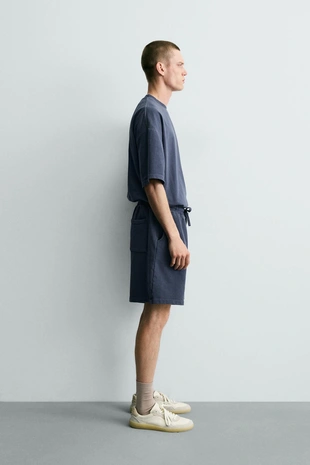 Базовая футболка с эффектом потертости