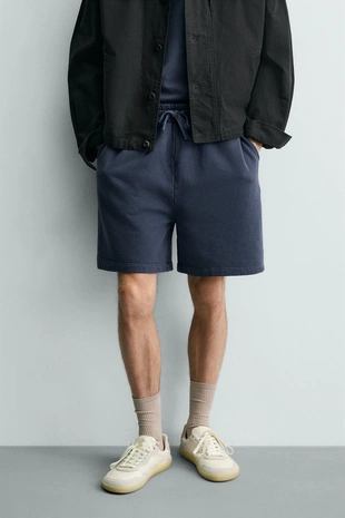 Шорты-джоггеры из ткани с эффектом потертости- Заказать в России