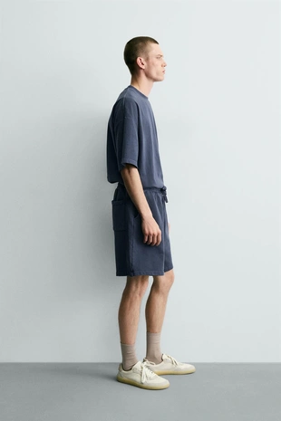 Шорты-джоггеры из ткани с эффектом потертости- Заказать в России