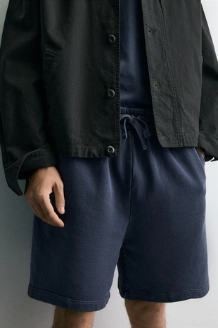 Шорты-джоггеры из ткани с эффектом потертости- Заказать в России