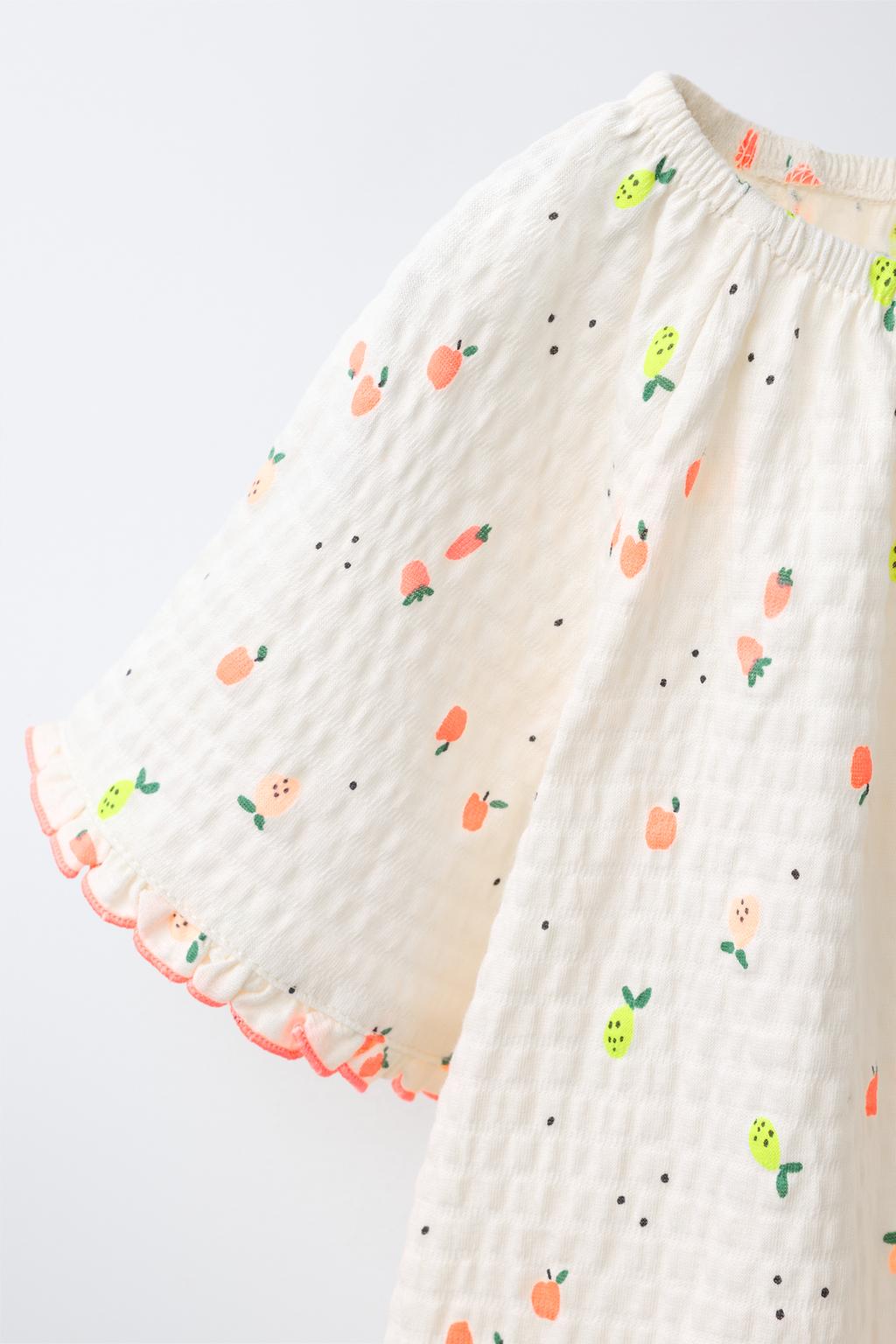 КОМПЛЕКТ ИЗ ФУТБОЛКИ И ШОРТОВ С ПРИНТОМ