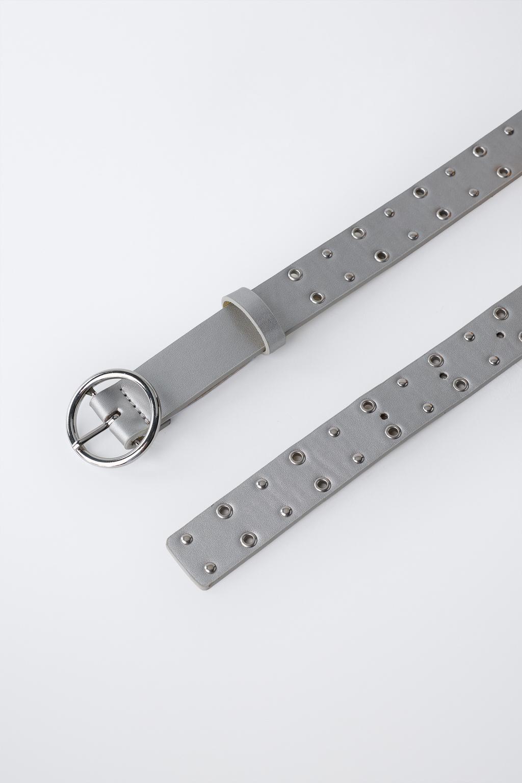 РЕМЕНЬ С МЕТАЛЛИЧЕСКИМИ ЗАКЛЕПКАМИ