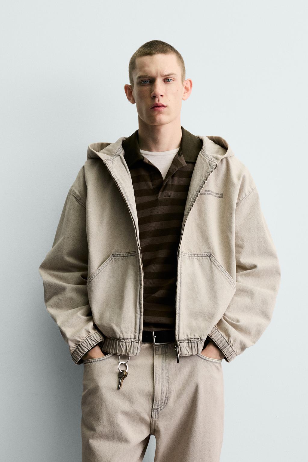 ДЖИНСОВАЯ КУРТКА С КАПЮШОНОМ И ВЫШИВКОЙ