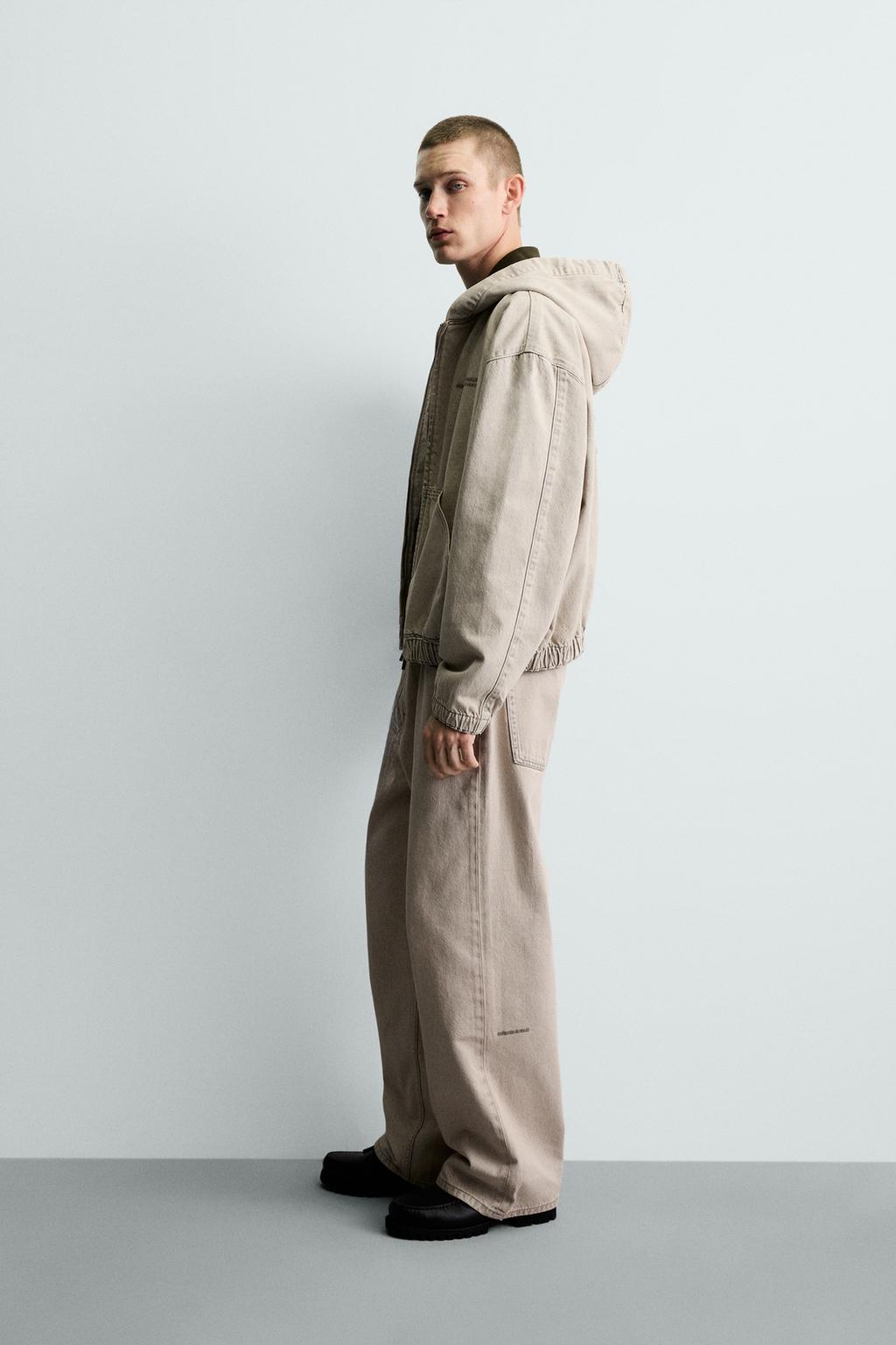 ДЖИНСОВАЯ КУРТКА С КАПЮШОНОМ И ВЫШИВКОЙ