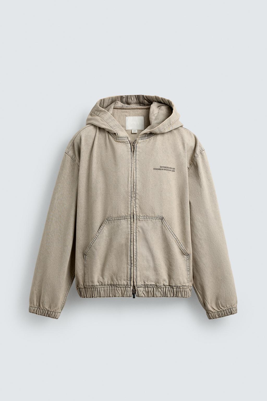 ДЖИНСОВАЯ КУРТКА С КАПЮШОНОМ И ВЫШИВКОЙ