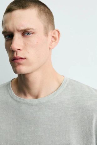 Футболка из рельефного трикотажа фламе- Заказать в России