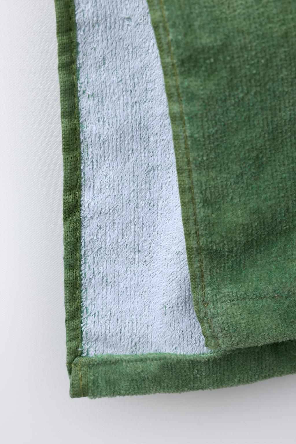 ПОНЧО-ПОЛОТЕНЦЕ MINECRAFT © MOJANG AB. ™