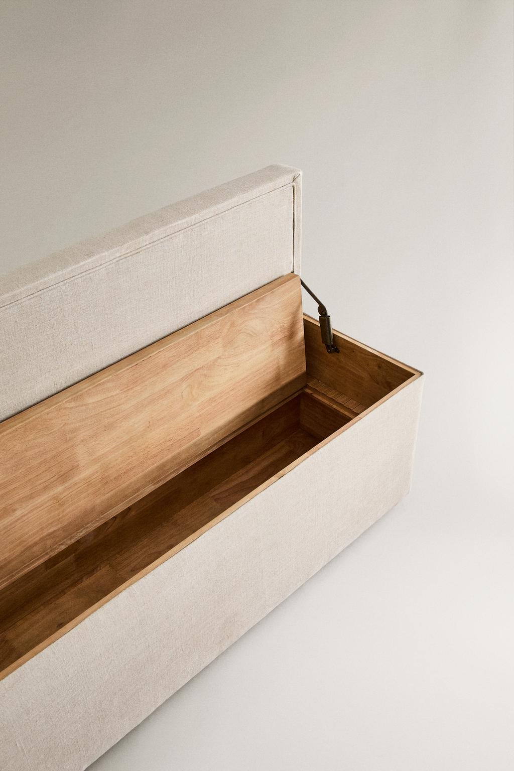 Сундук из дерева с обивкой из льна