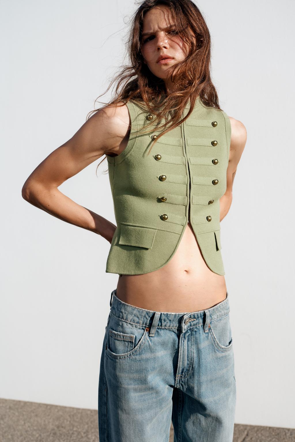 ТРИКОТАЖНЫЙ ЖИЛЕТ С НАВЕСНЫМИ ПЕТЛЯМИ