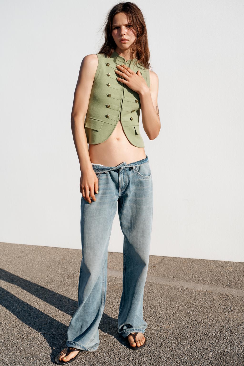 ТРИКОТАЖНЫЙ ЖИЛЕТ С НАВЕСНЫМИ ПЕТЛЯМИ