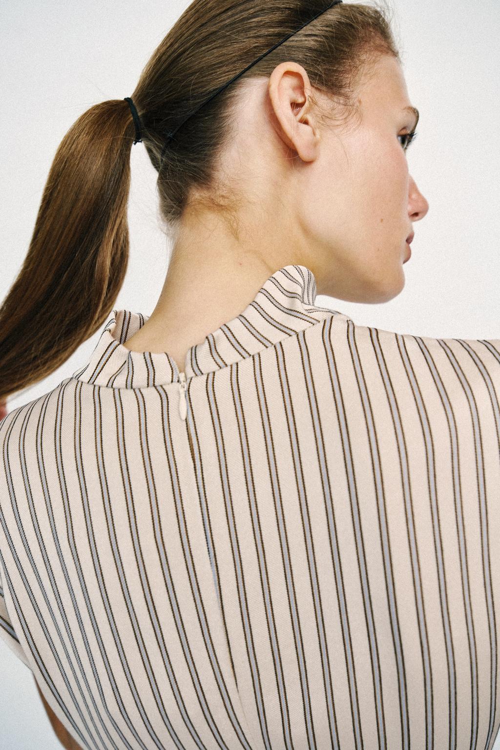 МИНИ-ПЛАТЬЕ В ПОЛОСКУ С КРУЖЕВОМ