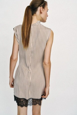 Мини-платье в полоску с кружевом- Заказать в России