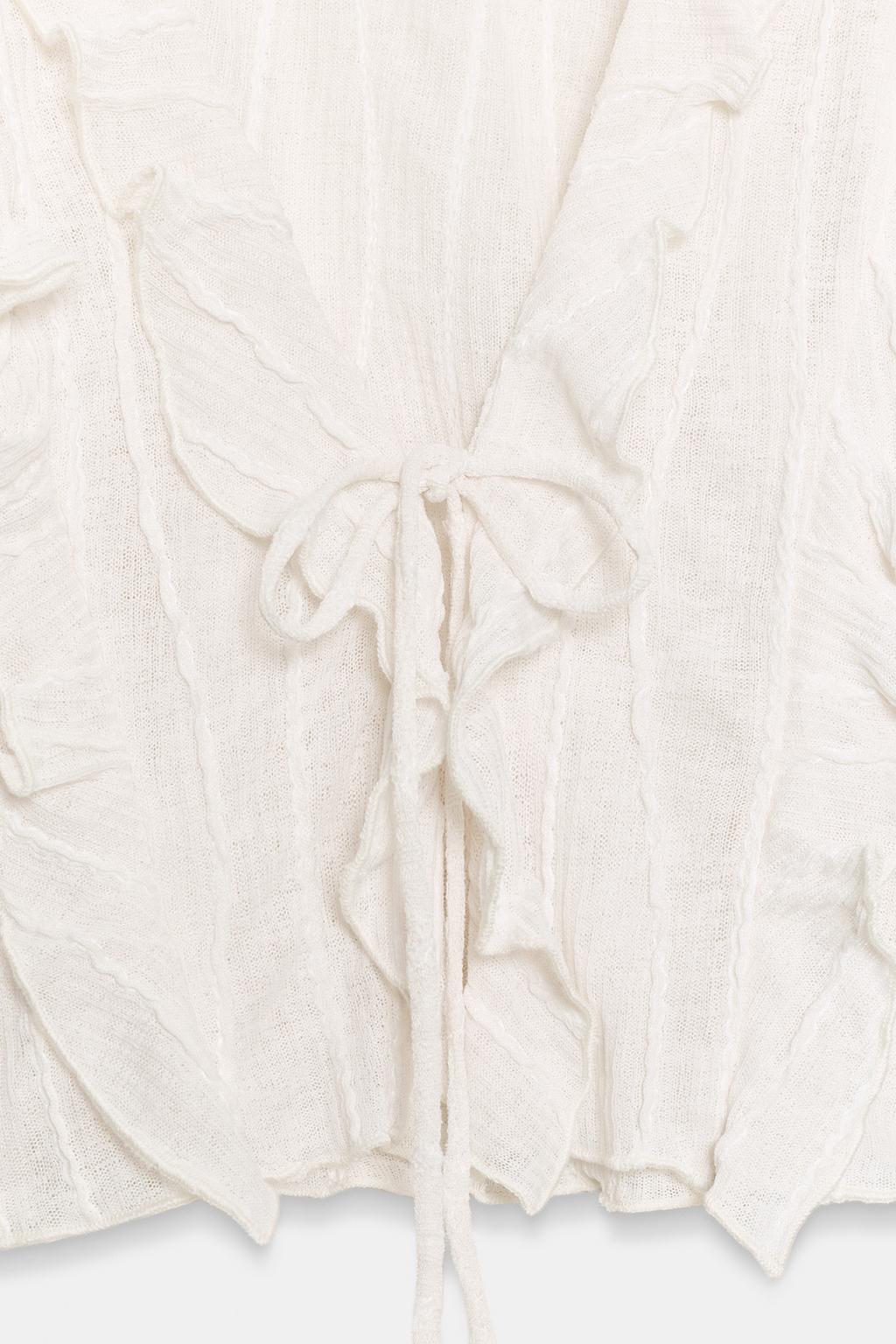 КРОП-ТОП С ВОЛАНАМИ И ЗАВЯЗКАМИ